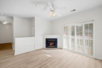 Building Photo - 305 N Knollwood Dr