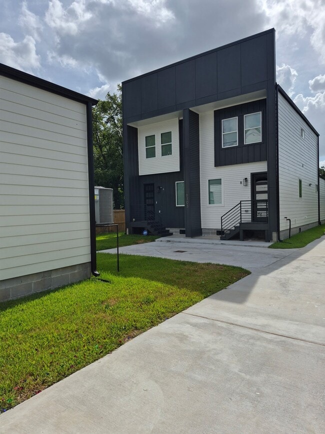 Building Photo - 6103 Shotwell St
