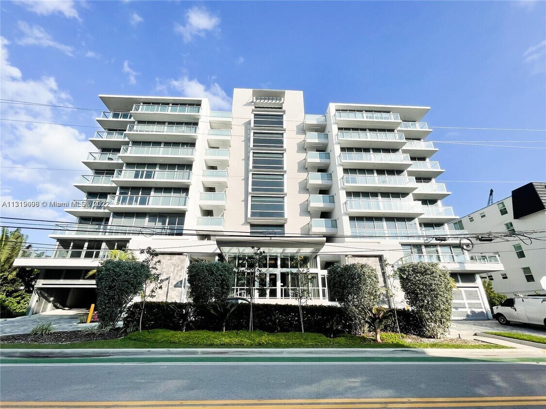 9521 E Bay Harbor Dr Unit 401, Bay Harbor Islands, FL 33154 Condo for