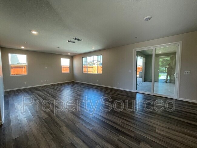 Foto del edificio - 1587 W Woodward Ave