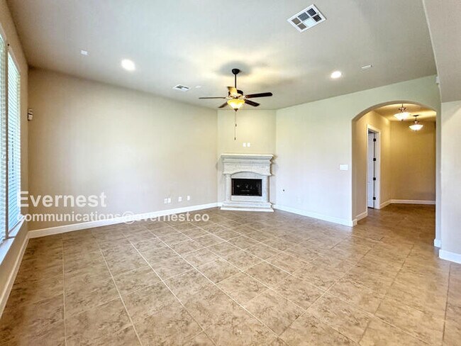 Foto del edificio - 204 Brantley Lake Ln