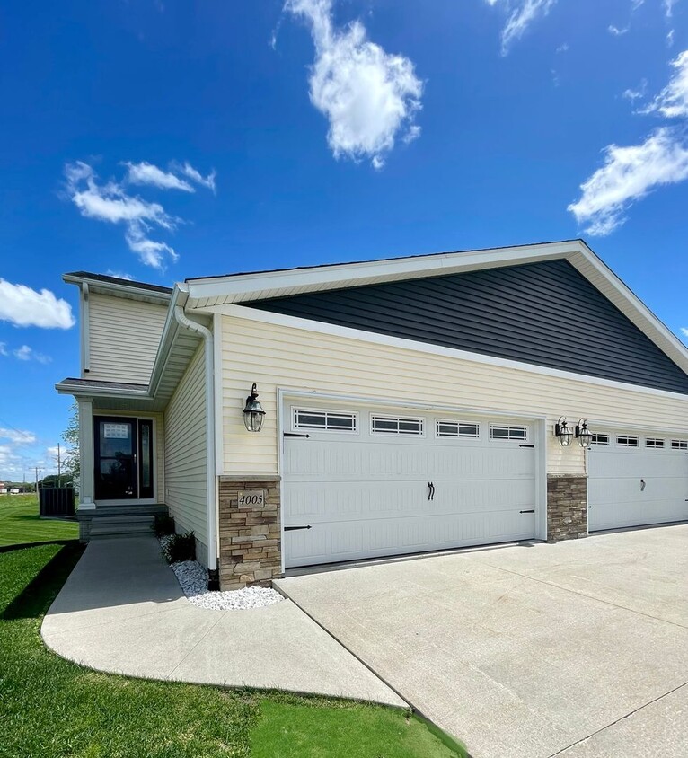 4005 Sarah Dr, Waterloo, IA 50702 House Rental in Waterloo, IA