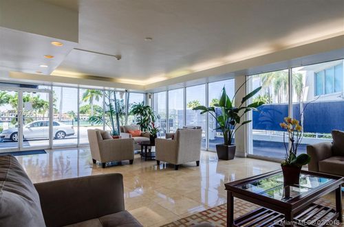 Primary Photo - 5313 Collins Ave