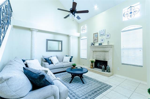 Foto del edificio - 4104 Hedgerow Dr