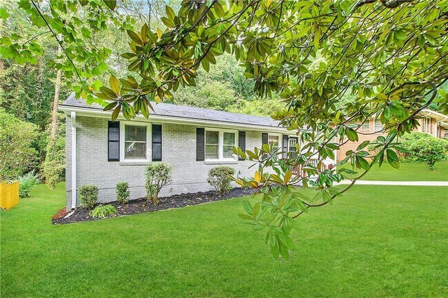 Building Photo - 2287 Meadowlane Dr SW