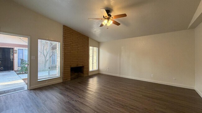 Building Photo - 5707 N Valentine Ave