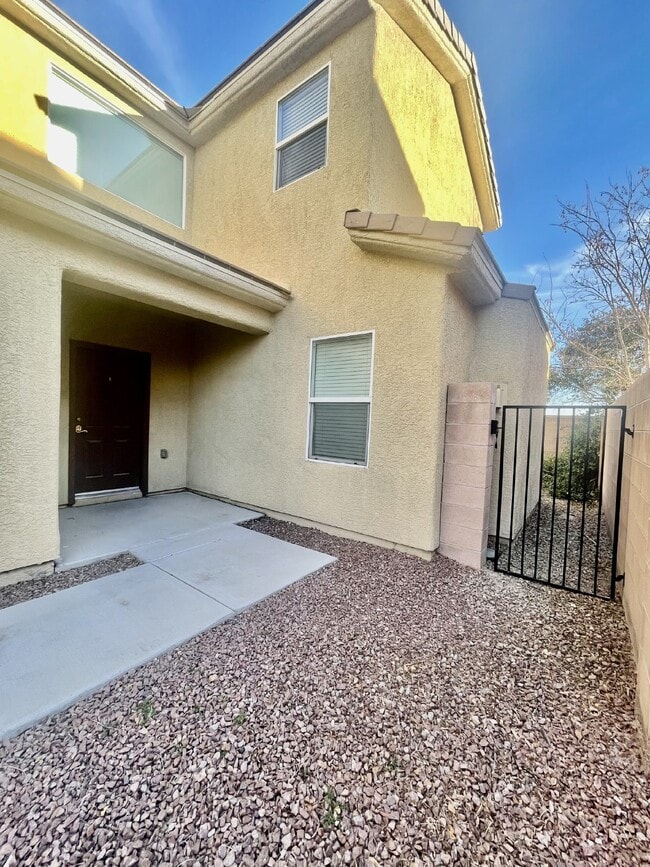 Foto del edificio - SPACIOUS 3 BEDROOM + LOFT | SILVERSTONE RANCH | GILCREASE ORCHARD VIEWS