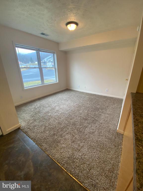 Foto del edificio - 28 Holler Rd