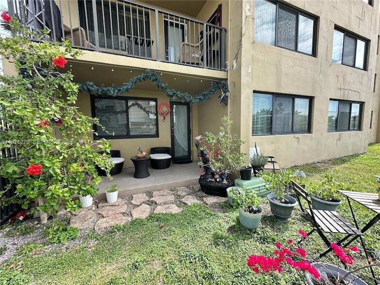 Photo - 301 GOLDEN ISLES DR Unit 114