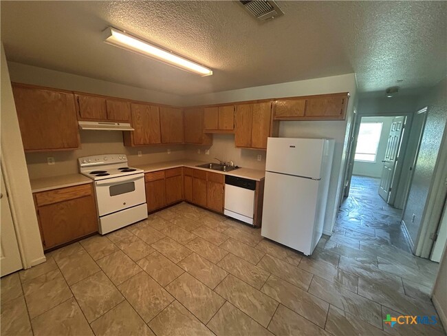 Building Photo - 204 Castellon Ct