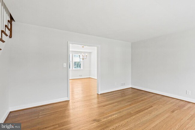 Building Photo - 403 Stratford Rd