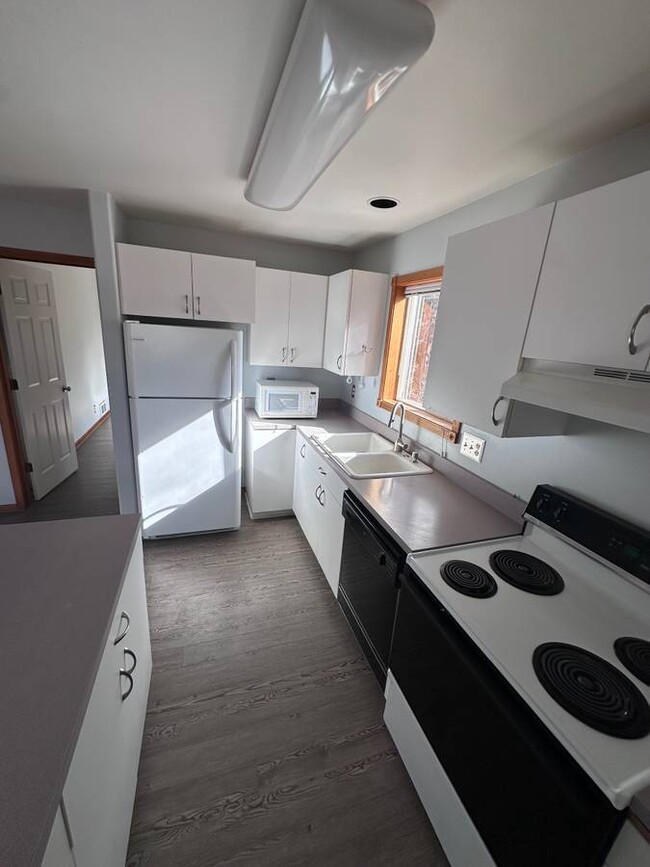 Building Photo - 248 NW Riverside Blvd