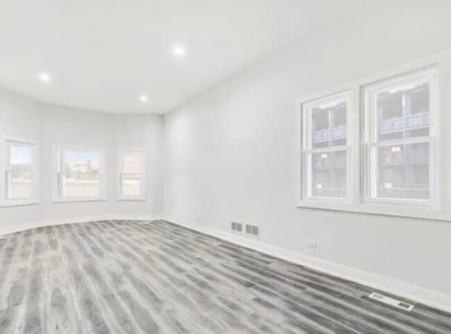 Building Photo - 3053 E 79th St