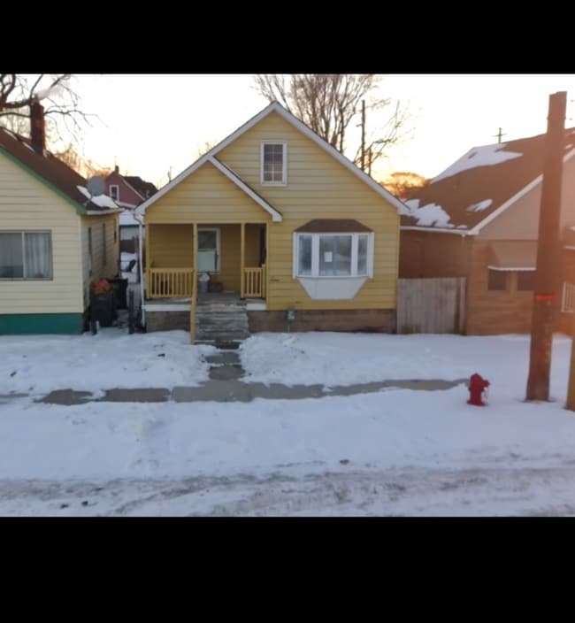 Building Photo - 16 E Charlotte Ave