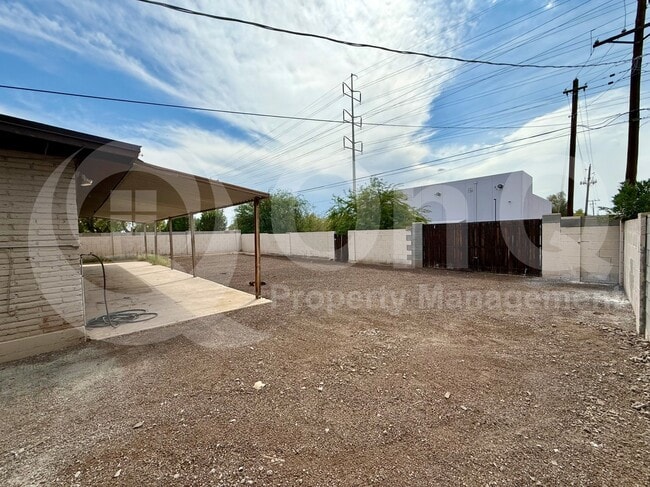Building Photo - 3006 S Dromedary Dr