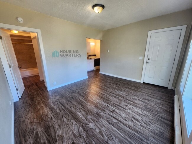 Foto del edificio - 1822 W Gardner Ave