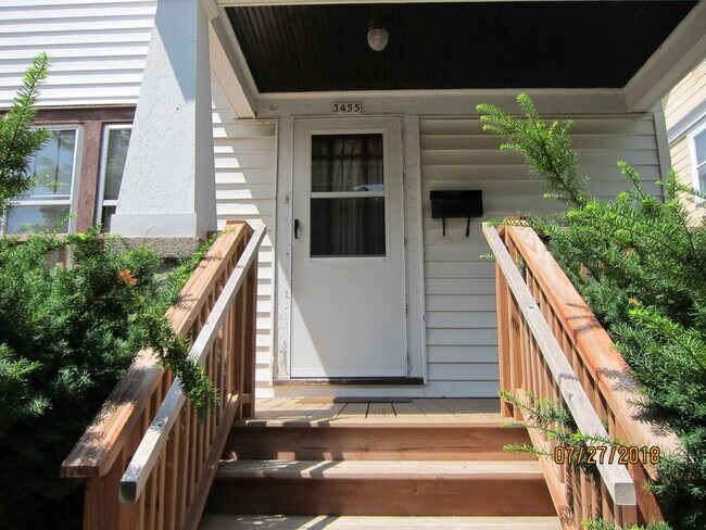 Building Photo - 3455 N Fratney St