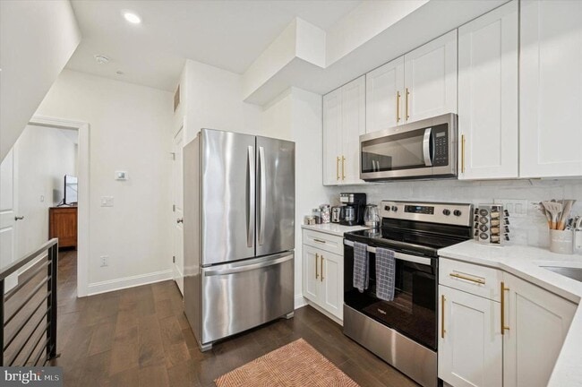 Building Photo - 3958 Mt Vernon St