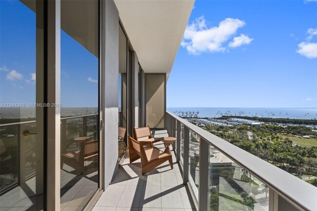 Building Photo - 2655 S Bayshore Dr