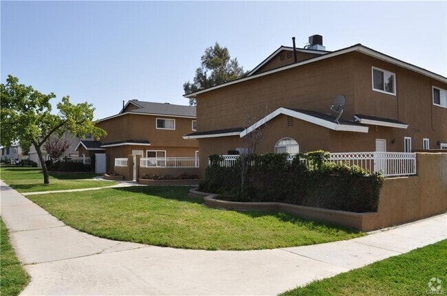 Building Photo - 570 Penrose Dr