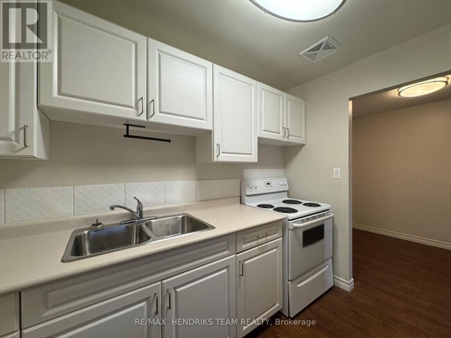 Building Photo - 87 Rockwood Ave