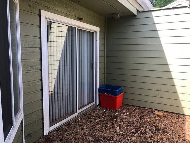 Building Photo - Call today to see!