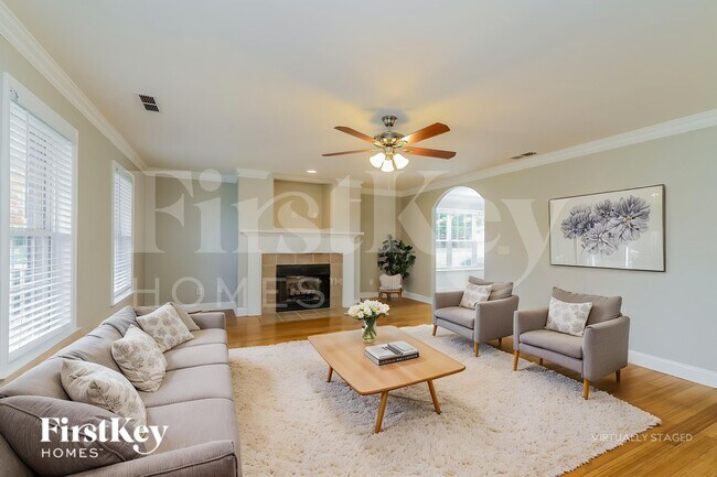 Foto del edificio - 5819 Willowdale Dr