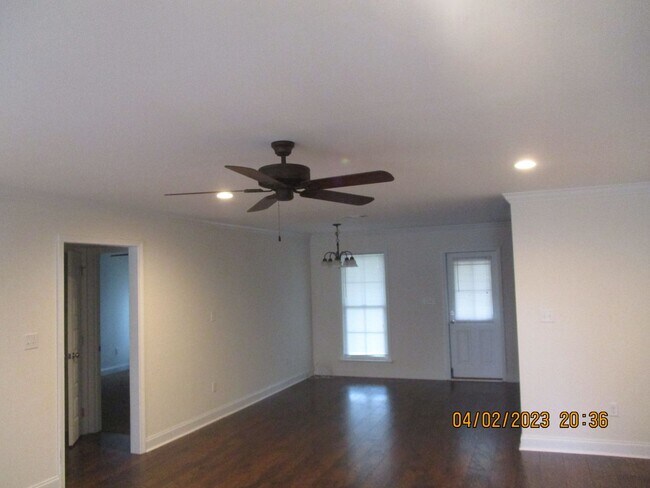 Foto del edificio - 219 Robertson Dr