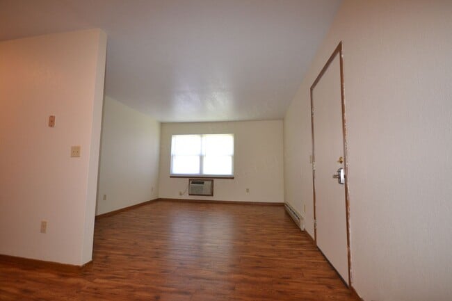 Building Photo - Marshfield Apartments