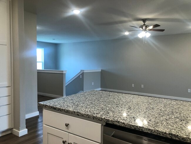 Building Photo - 1411 W Pebblebrooke Dr