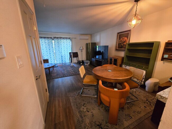 Foto del edificio - Cute 3 Bedroom Townhome in Adriel Hills Now Available! Great Location/Community!