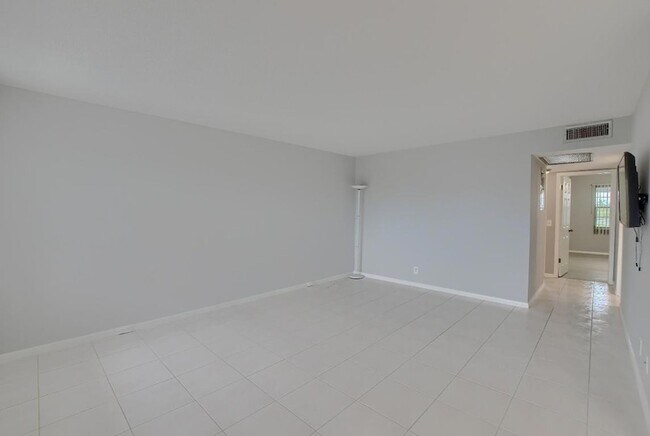 Foto del edificio - 3069 Exeter