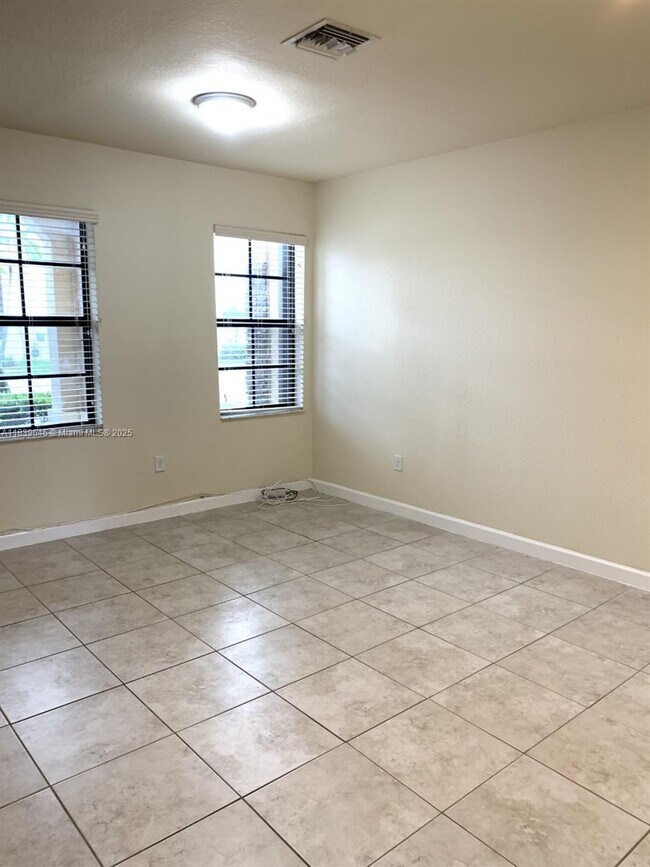 Foto del edificio - 585 SE 32nd Terrace
