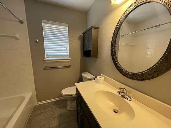 Foto del edificio - move in ready