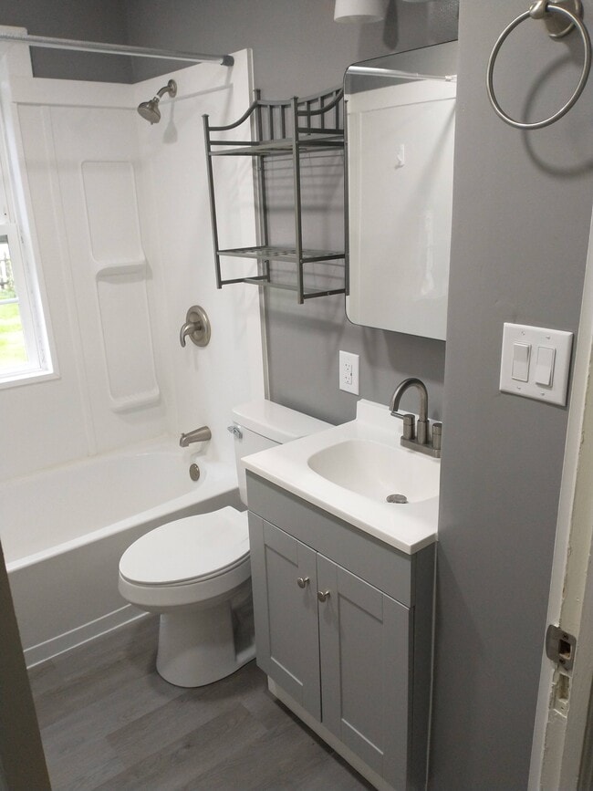 Building Photo - 372 Morris Dr