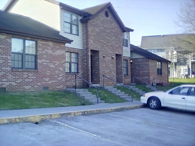 Building Photo - RR 1 / Race Street-