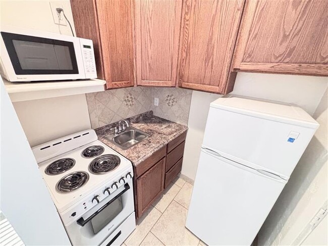 Foto del edificio - 1105 S State St