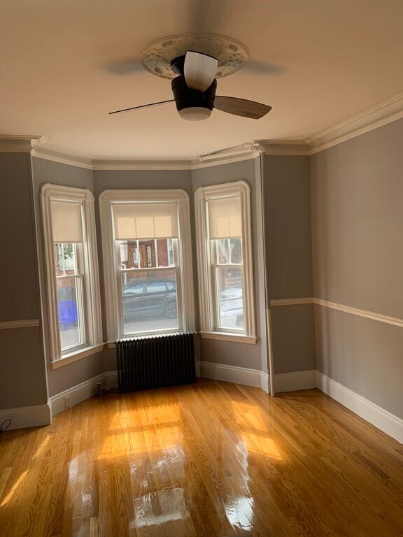 Foto del edificio - 689 E 7th St