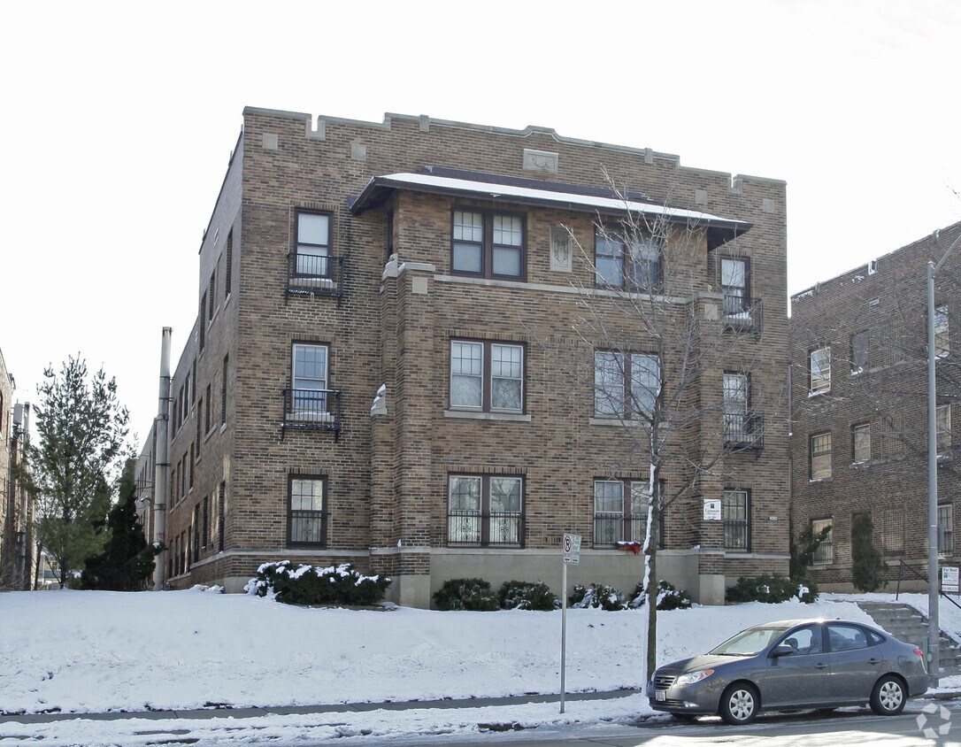 Foto principal - 2636 N Oakland Ave
