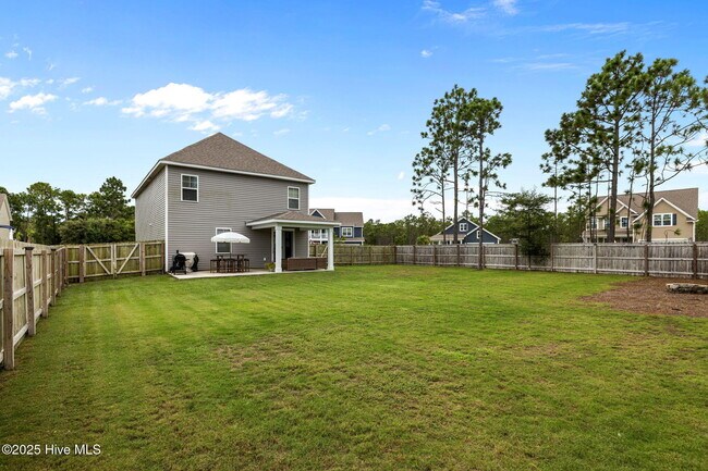 Building Photo - 240 Salt Mdw Ln