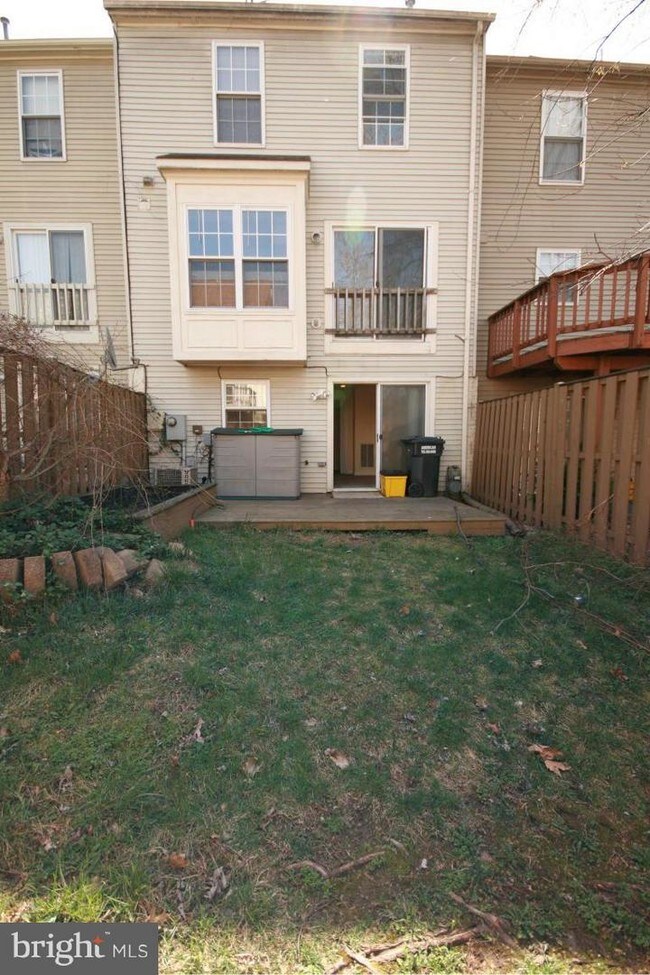 Building Photo - 16926 Point Pleasant Ln