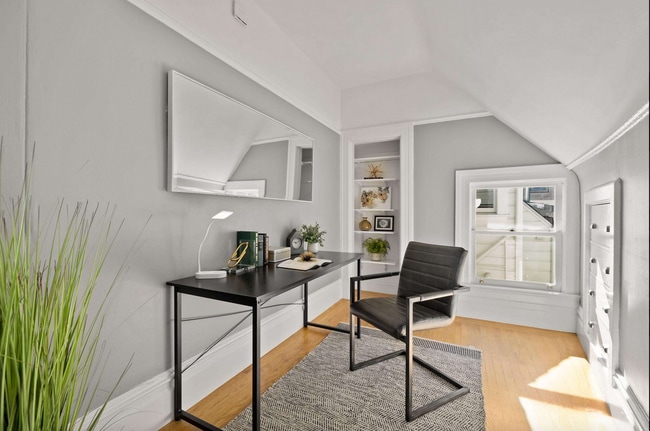 Bonus small office - 607A Frederick St