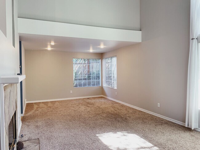 Building Photo - 3Bd/2.5Ba Kirkland Townhome