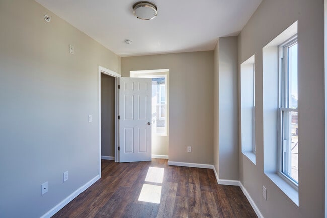 Foto del edificio - 5514 Woodland Ave