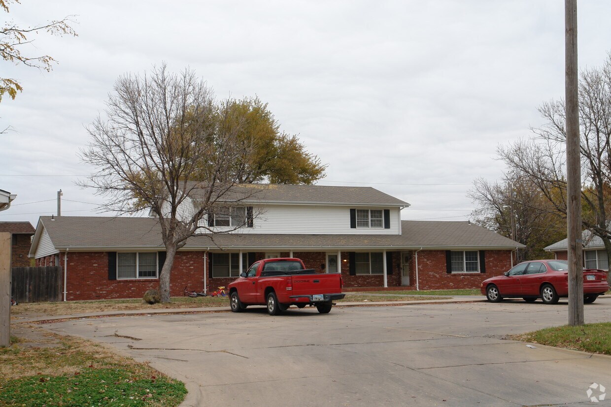 242264 E Allen, Valley Center, KS 67147 Apartments in Valley Center