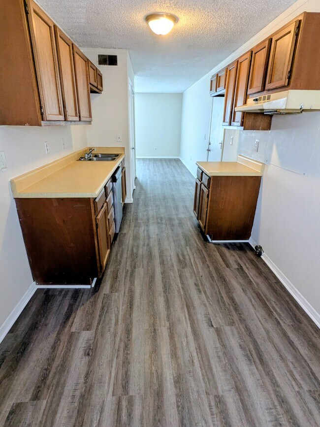 Building Photo - 918 Coarsey Dr