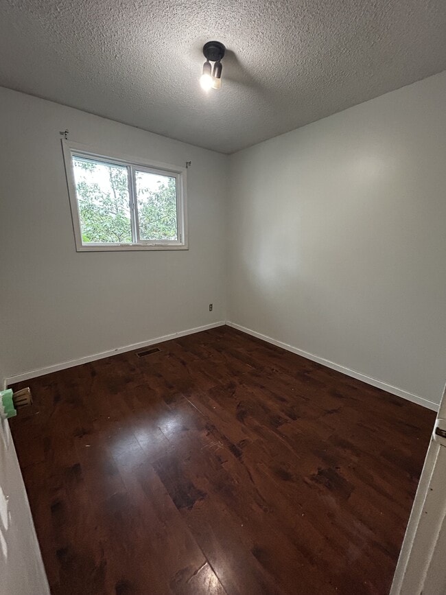 Building Photo - 1386 Lewis Dr