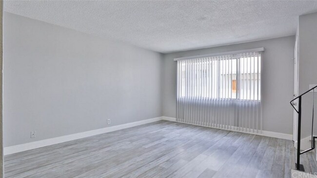 Foto del edificio - 210 W 5th St