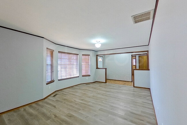 Building Photo - 1205 Mockingbird Ln