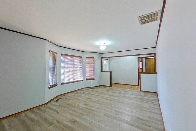 Foto del edificio - 1205 Mockingbird Ln